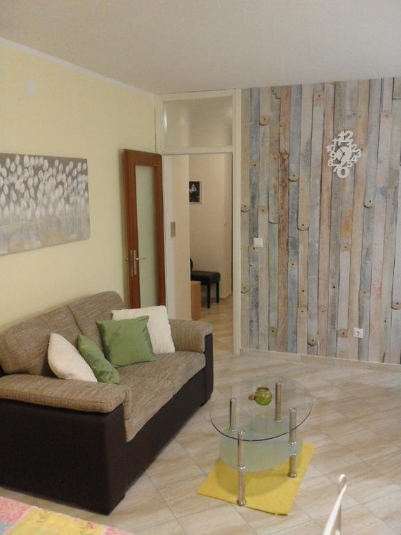Apartment Moonlight ชิเบนิก ภายนอก รูปภาพ